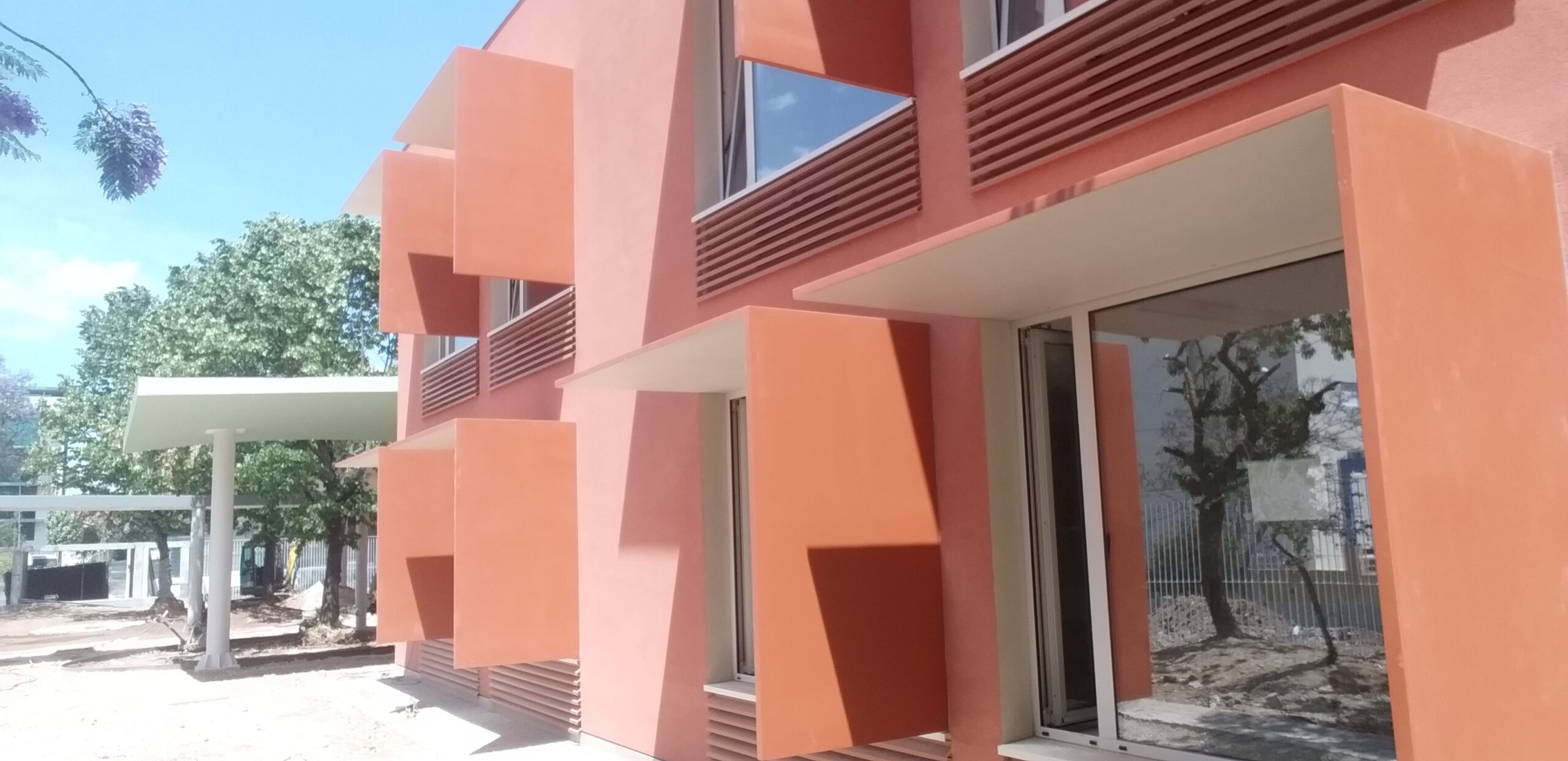 Pala de sombreamento, Escola em Lisboa – Poliexport