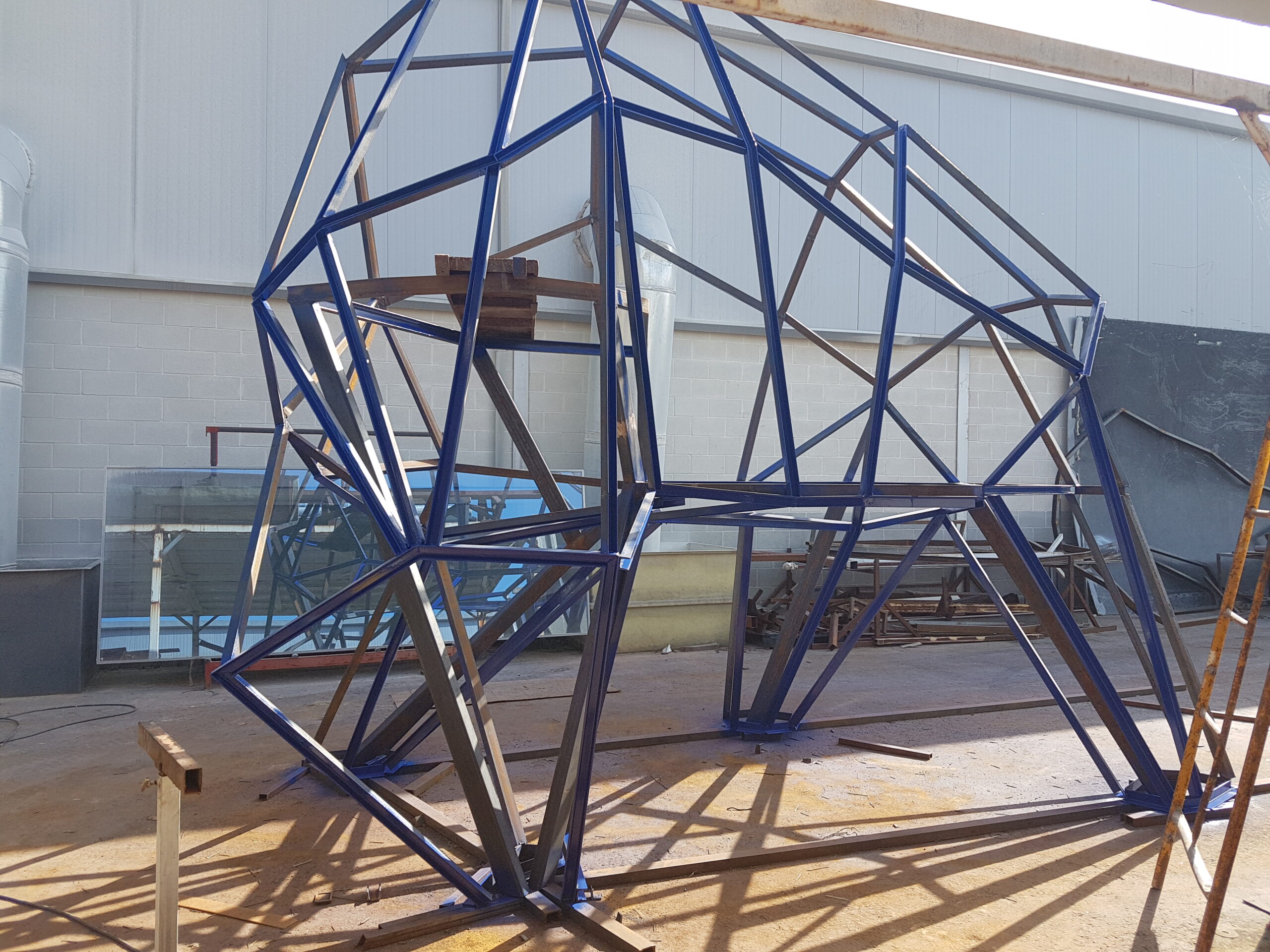 Escultura em ferro – Poliexport