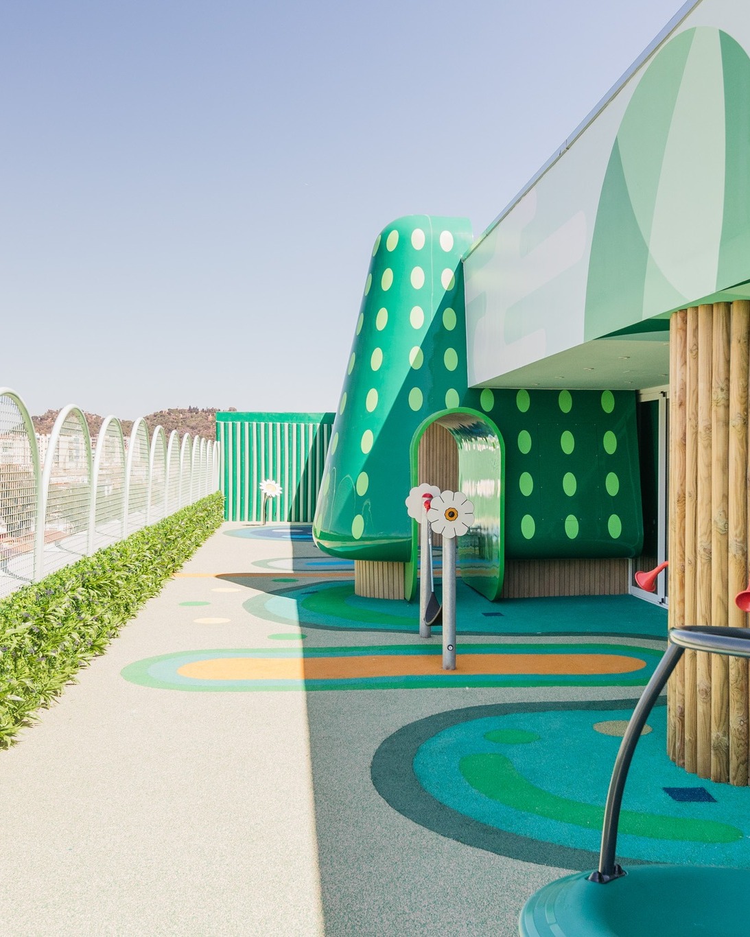 Diversos equipamentos em fibra para parque infantil, Málaga – Poliexport