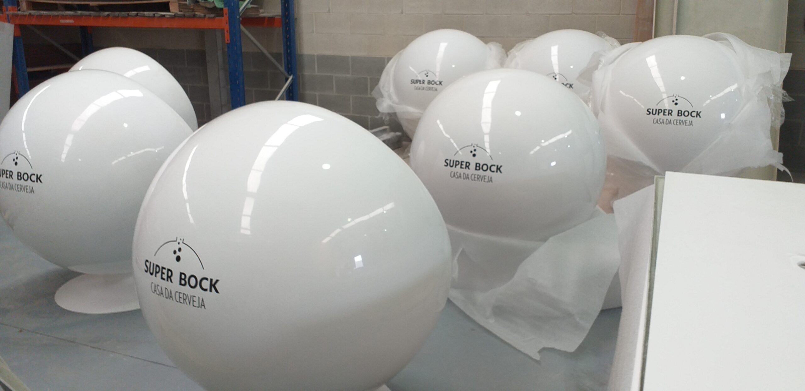 Cadeirão em fibra para espaços culturais e lúdicos – Poliexport