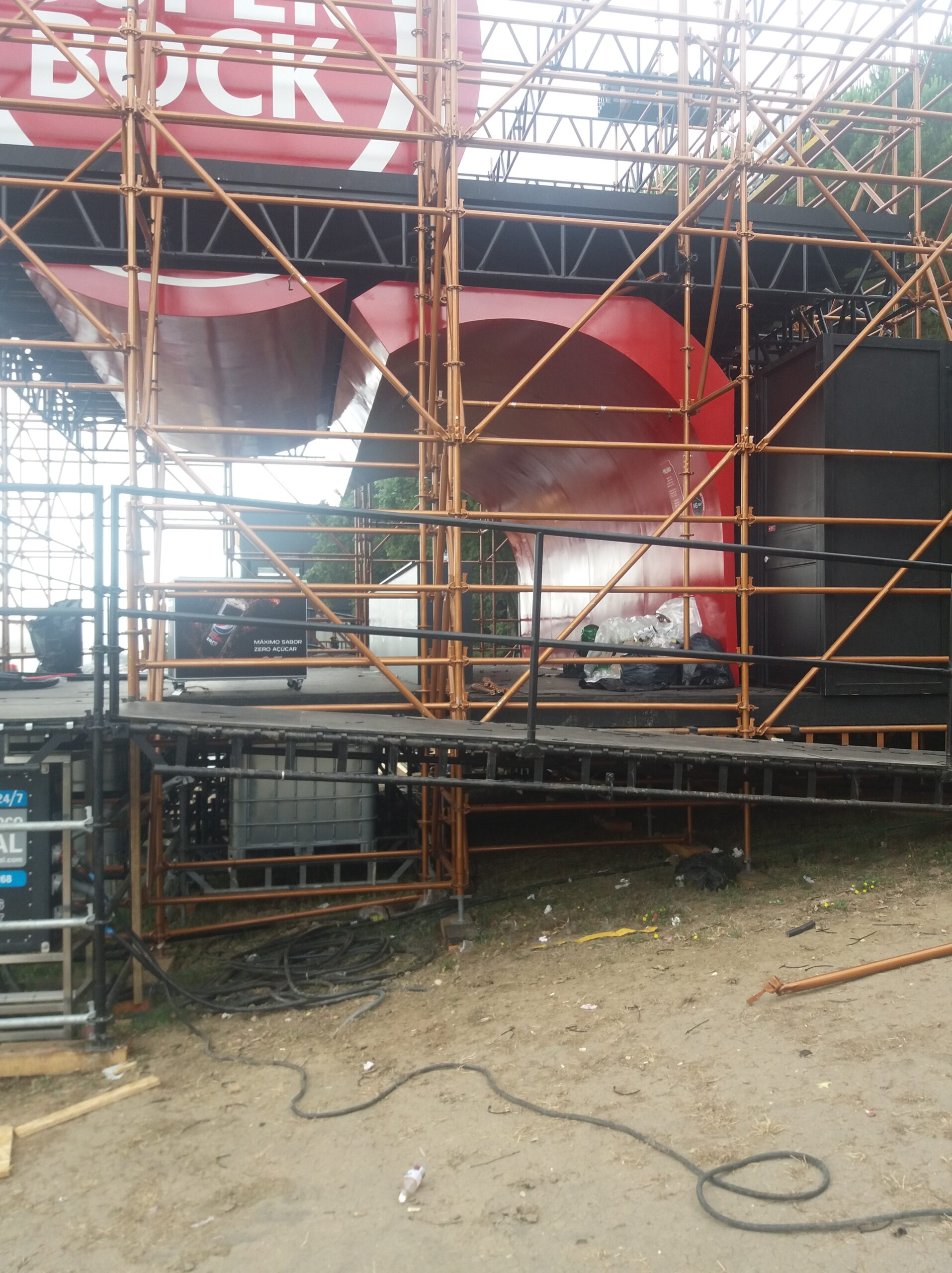 Execução de cenário para concerto RockinRio Super Bock – Poliexport