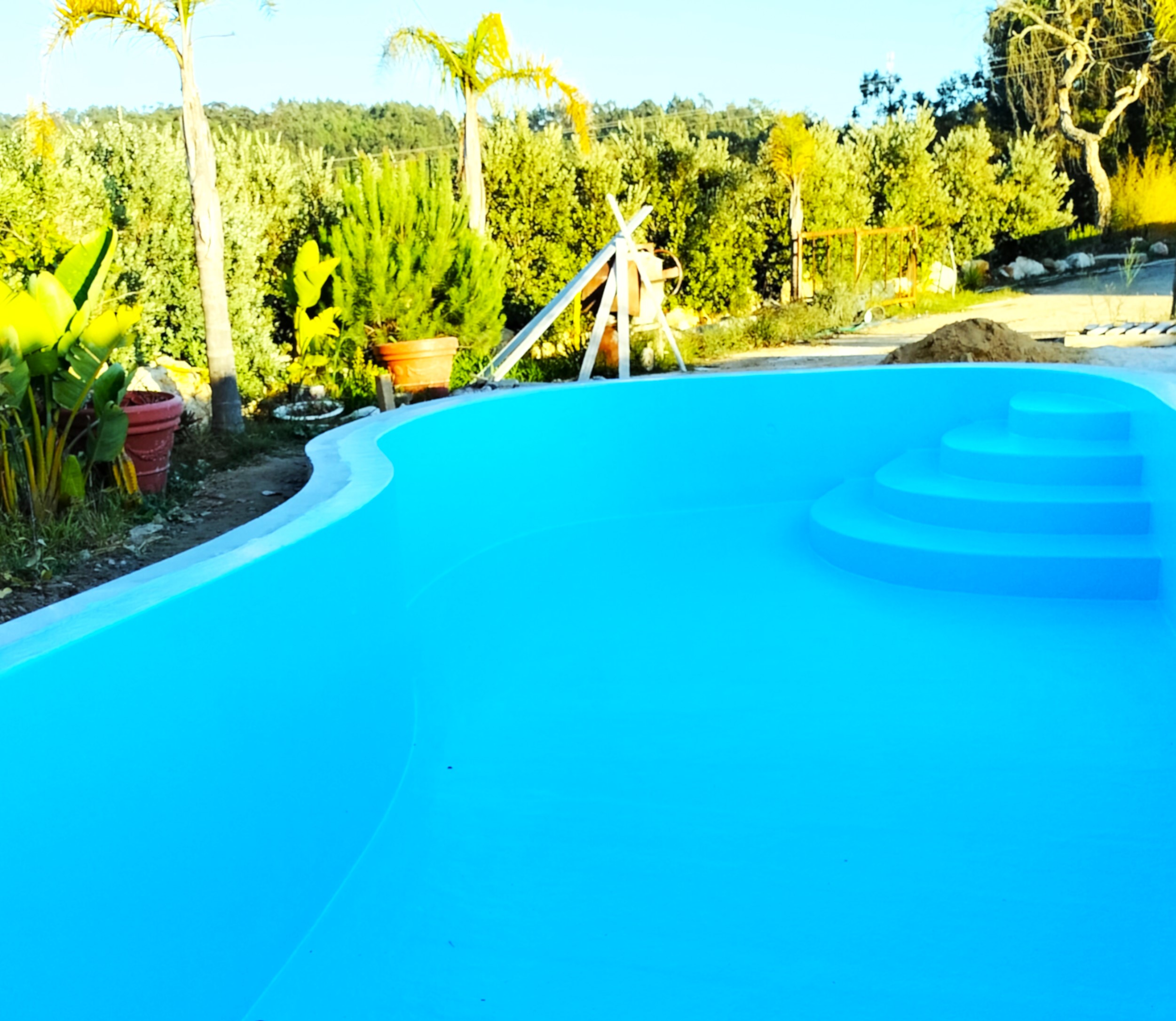 Execução de revestimento em piscina com aplicação de topcoat npg – Poliexport