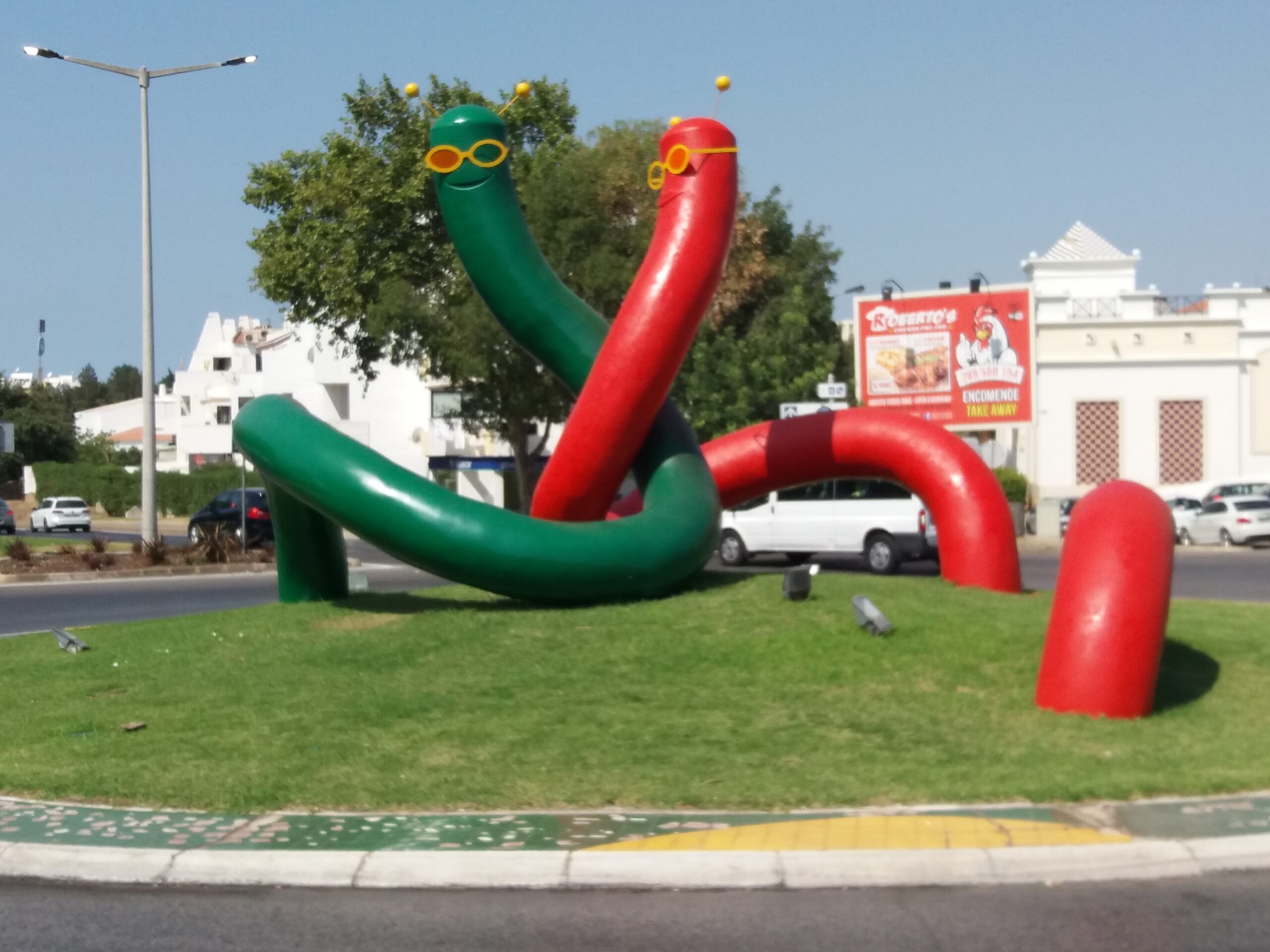 Trabalhos de reparação e repintura em escultura, Albufeira – Poliexport