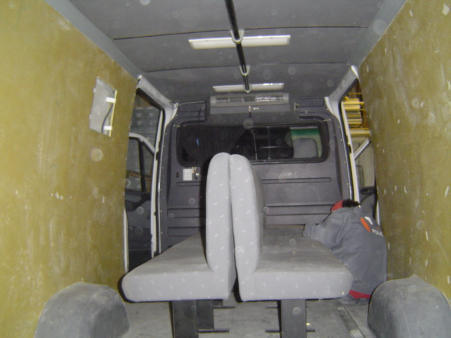 Blindagem interior de carrinha descaracterizada das forças de segurança – Poliexport
